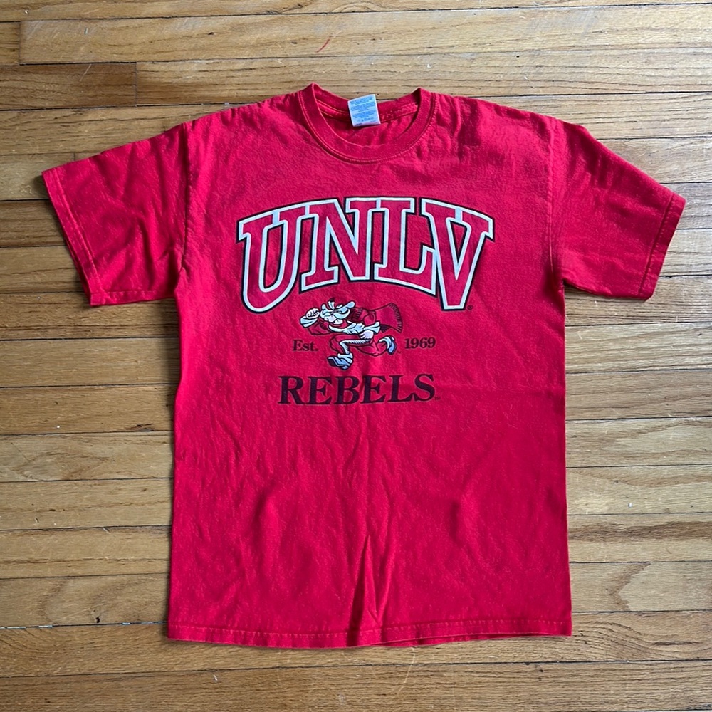 Vintage UNLV Rebels Red T-Shirt Size M